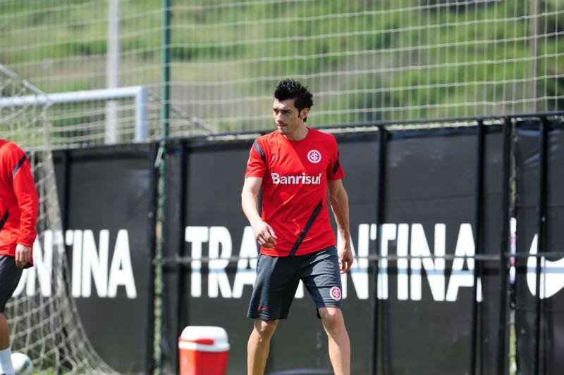 D&aacute;tolo caiu no conceito de Dunga e ter&aacute; que recuperar espa&ccedil;o perdido