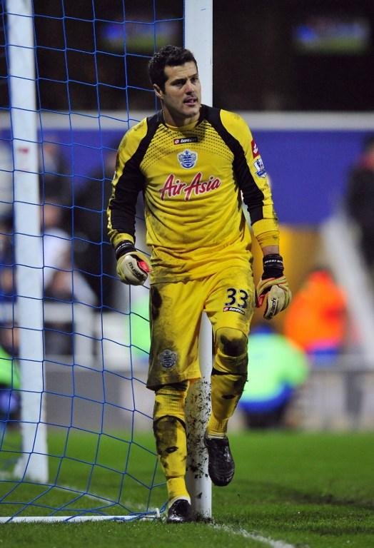 Julio Cesar pode ser punido ap&oacute;s posar com camiseta do Chelsea, rival do Queens Park Rangers