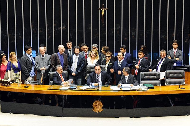 C&acirc;mara confirma que regra para novos partidos vale j&aacute; em 2014