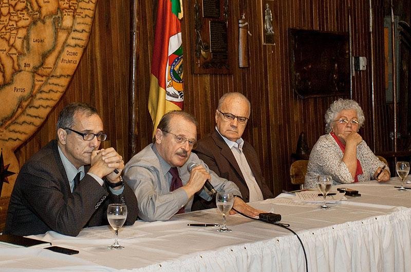 Tarso Genro adiantou que governo deve realizar miss&atilde;o &agrave; China e outra aos EUA