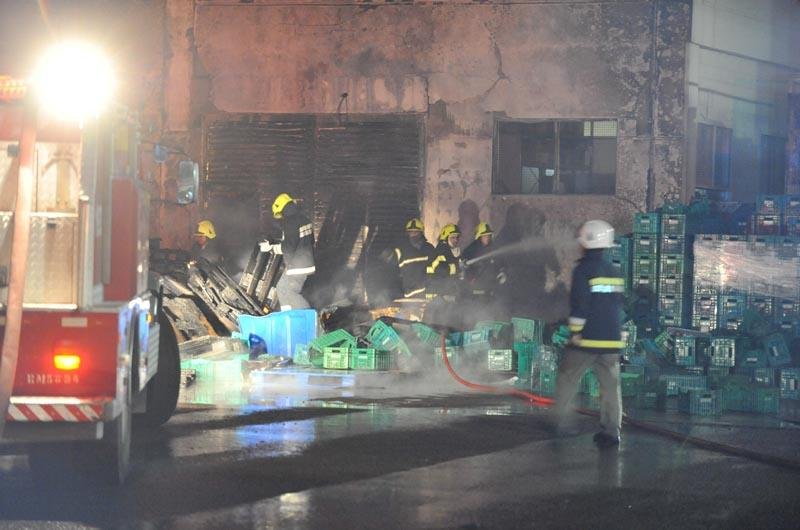 Hipermercado foi evacuado durante o combate &agrave;s chamas