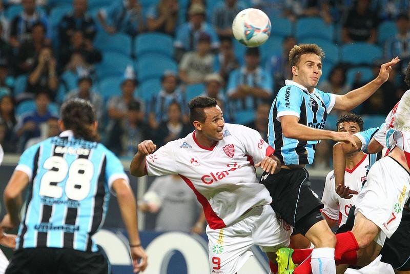 Bressan assumiu a titularidade com aus&ecirc;ncia de Cris 