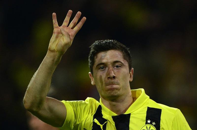 Atacante Lewandowski marcou quatro gols contra o Real