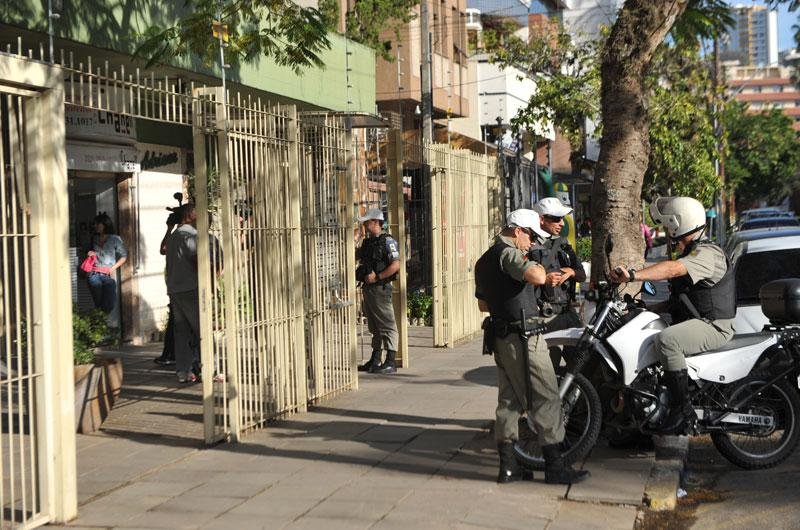 Dono reage assalto a carro e &eacute; ferido no bairro Menino Deus