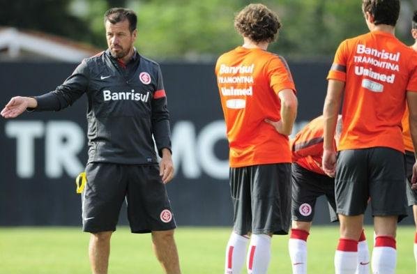 Dunga ter&aacute; quase todos os titulares &agrave; disposi&ccedil;&atilde;o