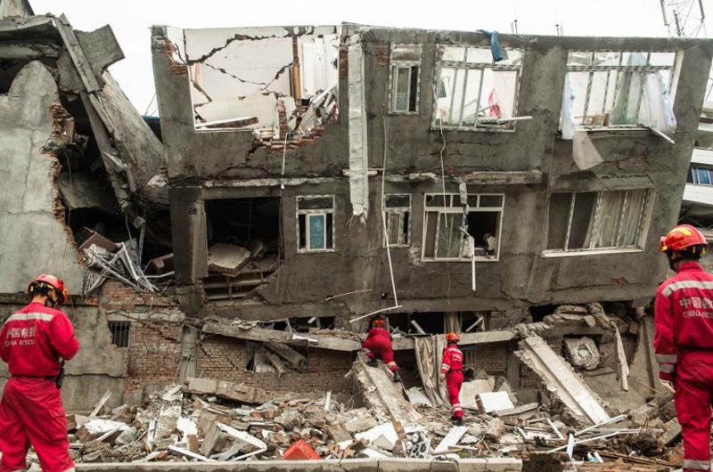 Tremor de 6,6 graus deixou quase 200 mortos e destruiu milhares de casas na China
