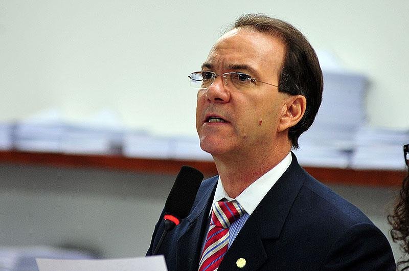 Presidente da CCJ diz que pol&ecirc;mica sobre PEC 33 &eacute; "tempestade em copo d&rsquo;&aacute;gua"