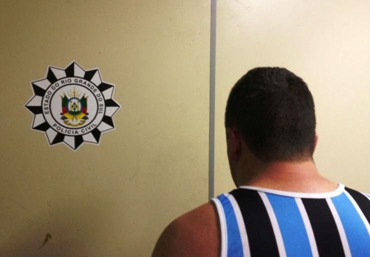 Homem suspeito de traficar pr&oacute;ximoa  escola de Porto Alegre foi detido em casa