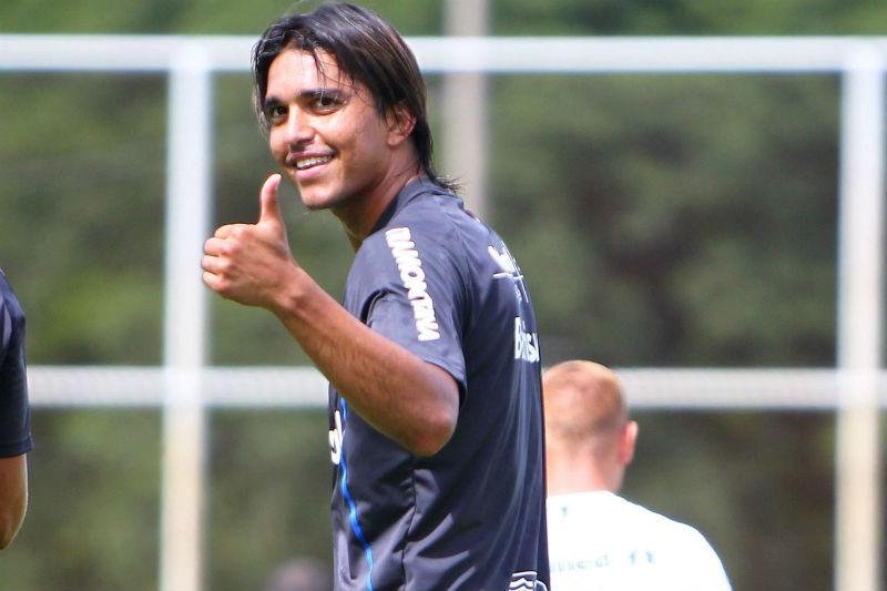 Gr&ecirc;mio confirma procura do Flamengo por Marcelo Moreno 