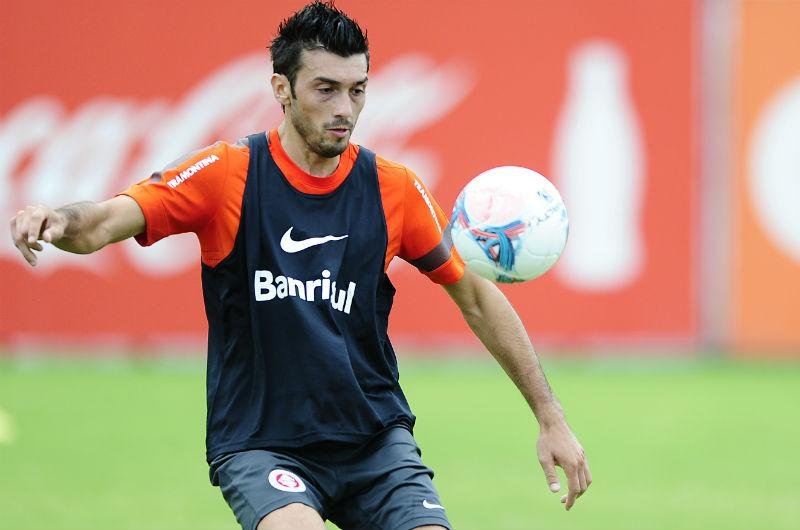D&aacute;tolo sofreu les&atilde;o na coxa direita