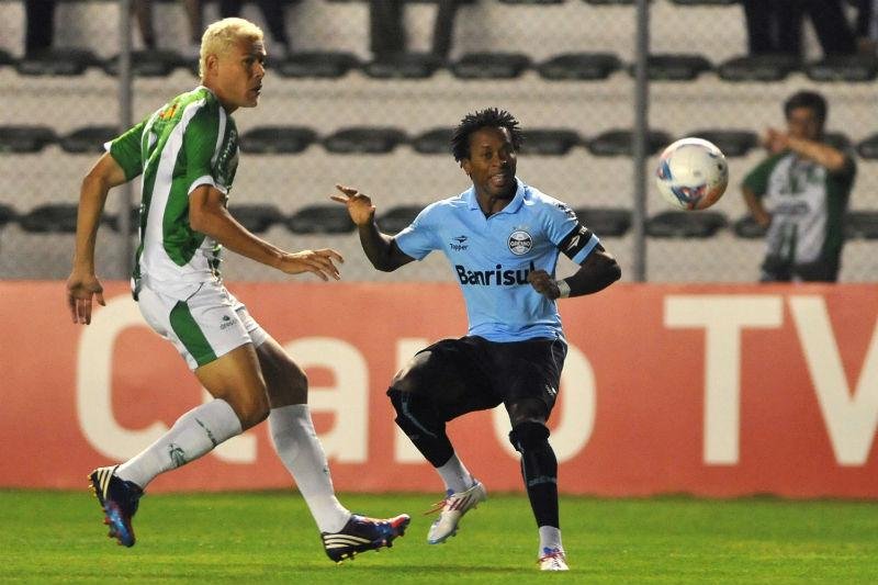 Arbitragem foi criticada pela dire&ccedil;&atilde;o do Gr&ecirc;mio