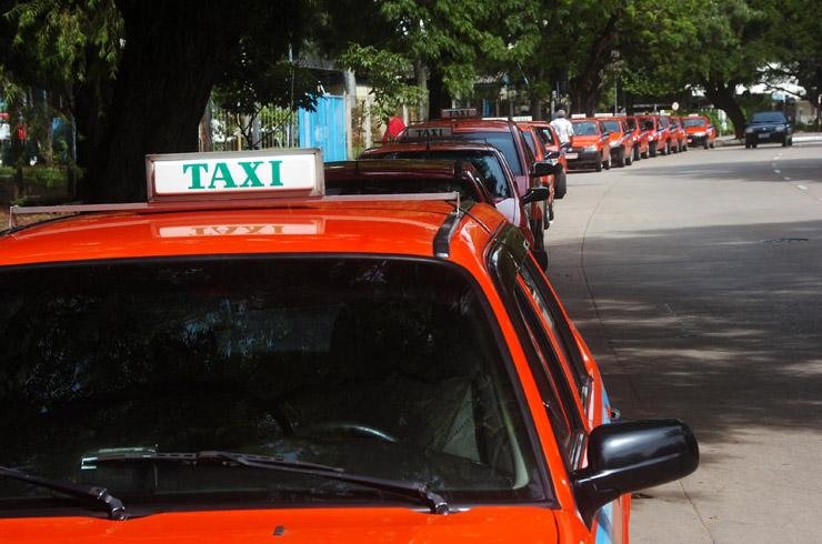 Tarifa dos t&aacute;xis em Porto Alegre sofrer&aacute; reajuste de 8% 