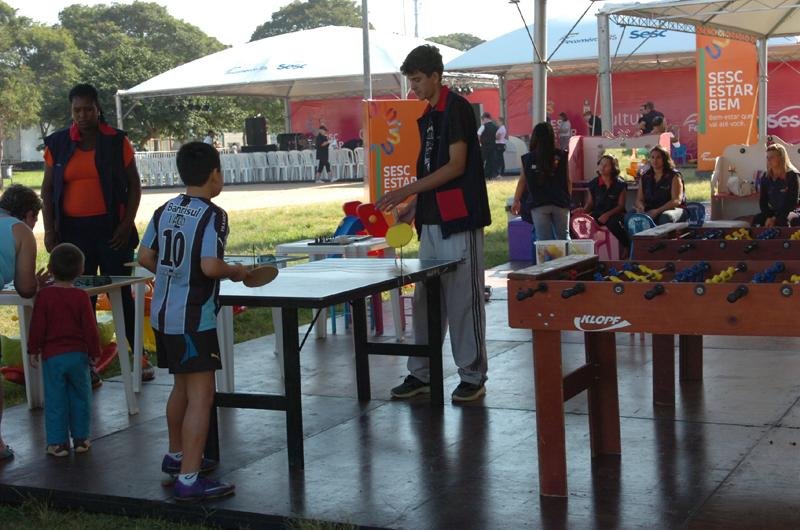 Crian&ccedil;as se divertiram com jogos recreativos e brinquedos