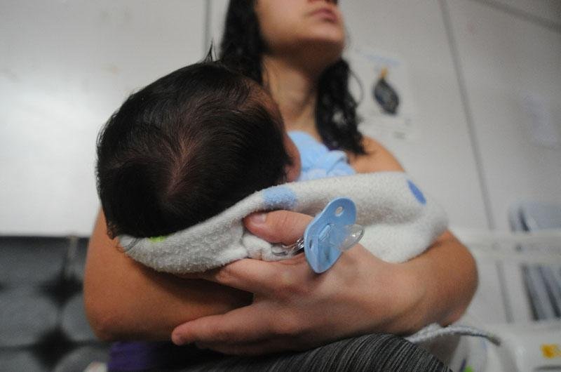 Crian&ccedil;as ficam em pr&eacute;dio perto de pres&iacute;dio