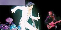 O inglês Ben Porsmouth revive o mito Elvis Presley no espetáculo ´The King is Back - Elvis Tribute´
