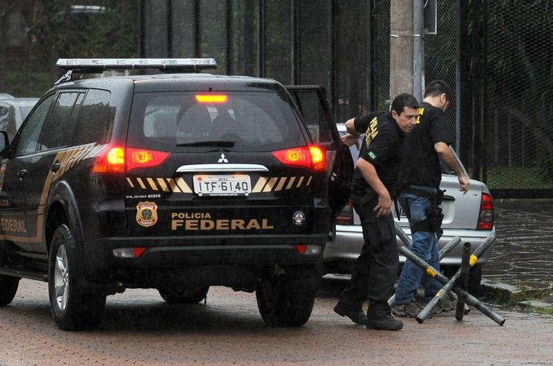 Na madrugada de ontem, equipes cumpriram mandados de pris&atilde;o e de busca e apreens&atilde;o