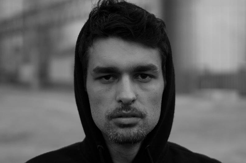 O m&uacute;sico Esteban faz show &uacute;nico hoje, no Theatro S&atilde;o Pedro