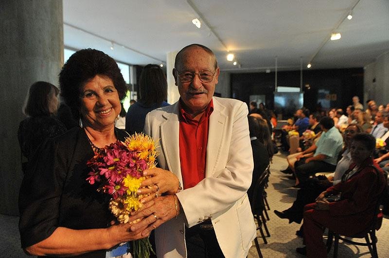Casamento coletivo celebra amor de 29 casais em Porto Alegre