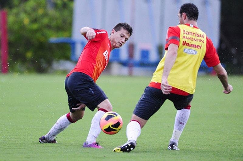 Ot&aacute;vio &eacute; um dos cotados para come&ccedil;ar contra o Santa Cruz