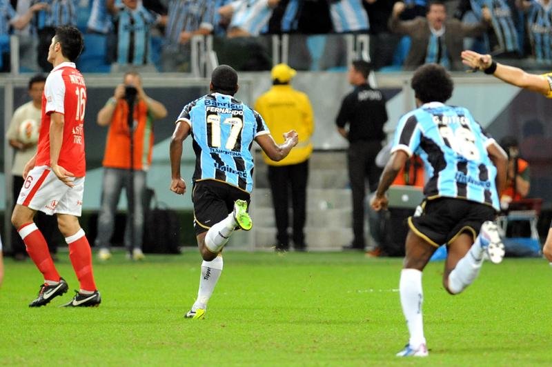  Fernando chutou com for&ccedil;a de fora da &aacute;rea e garantiu a vit&oacute;rio do Tricolor