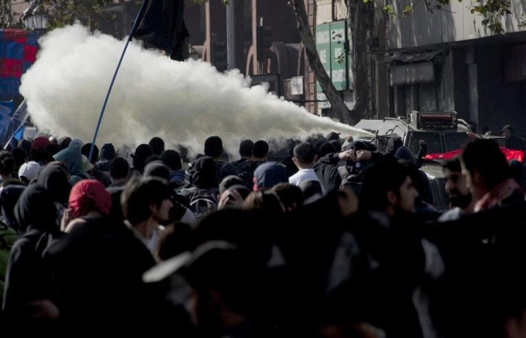 Manifesta&ccedil;&atilde;o virou confronto quando grupo de encapuzados come&ccedil;ou a saquear lojas