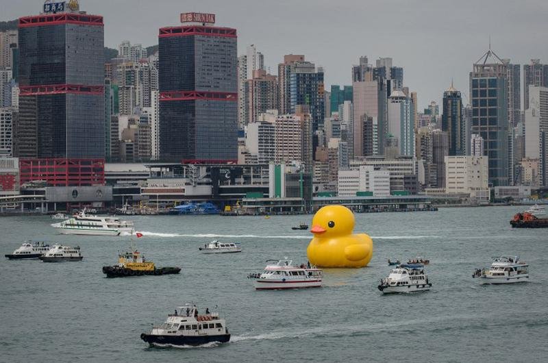 Pato gigante foi instalado em porto chin&ecirc;s