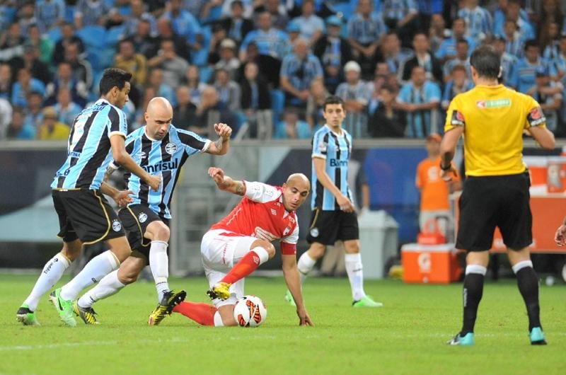 Gr&ecirc;mio viajar&aacute; para Col&ocirc;mbia no dia 8 de maio 