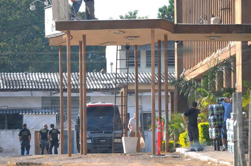 Presos deixaram pres&iacute;dio para prestarem depoimentos na sede da PF