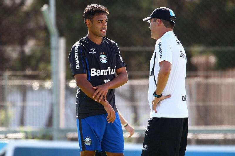Sem Cris, Gr&ecirc;mio prepara Werley para volta contra o Santa Fe