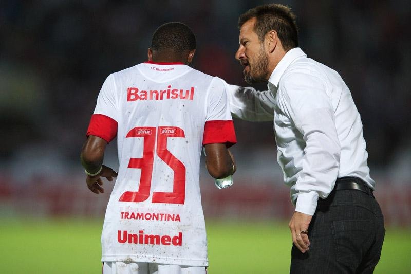 Dunga prev&ecirc; treinos leves e descanso para equipe