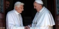 Bento XVI volta ao Vaticano e é recebido pelo papa Francisco