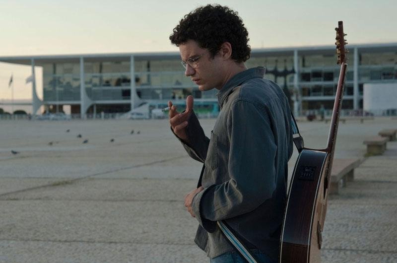 Filme &acute;Somos T&atilde;o Jovens&acute;traz Thiago Mendon&ccedil;a como o falecido m&uacute;sico Renato Russo