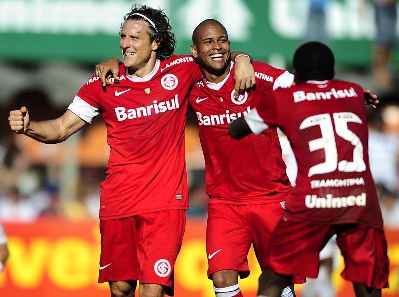 Gabriel (ao centro) &eacute; o jogador que mais atuou nesta temporada