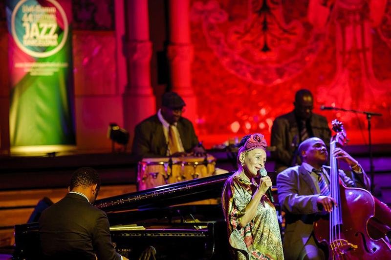 Omara Portuondo e orquestra se apresentam a partir das 19h