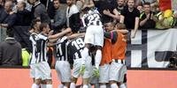 Juventus bate Palermo e leva título