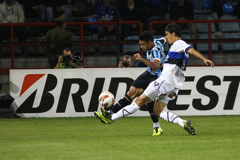 Zagueiro se lesionou na partida contra o Huachipato