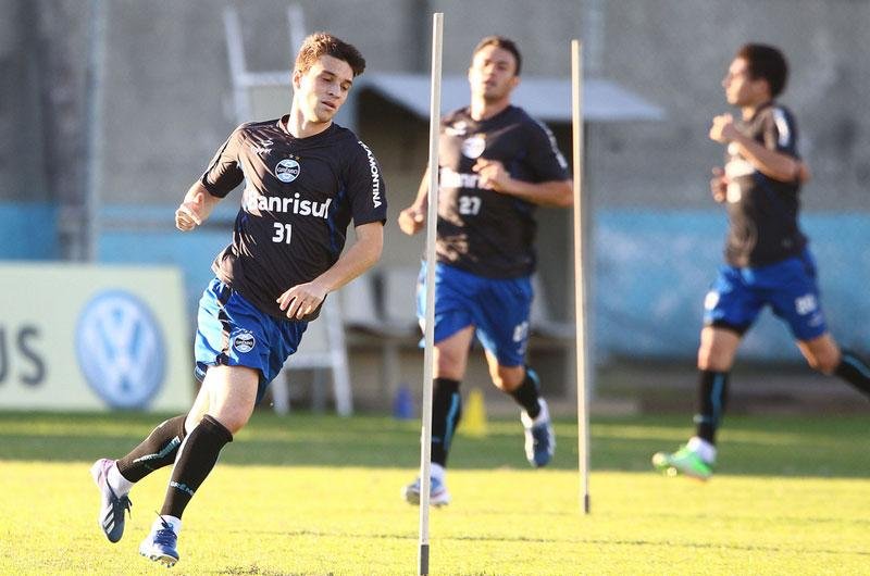 Reapresenta&ccedil;&atilde;o do Gr&ecirc;mio tem aus&ecirc;ncia de Luxa, Cris e Andr&eacute; Santos