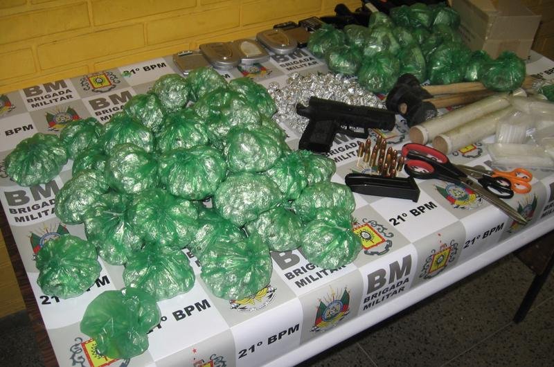 Droga foi localizada com mulher de 43 anos
