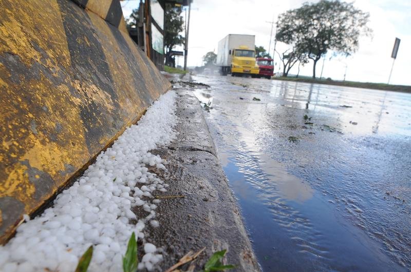 Granizo surpreendeu ga&uacute;chos no fim da manh&atilde;
