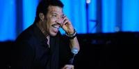 Lionel Richie defende Michael Jackson de nova acusação de pedofilia