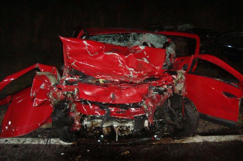 Sandero teve a frente completamente destru&iacute;da