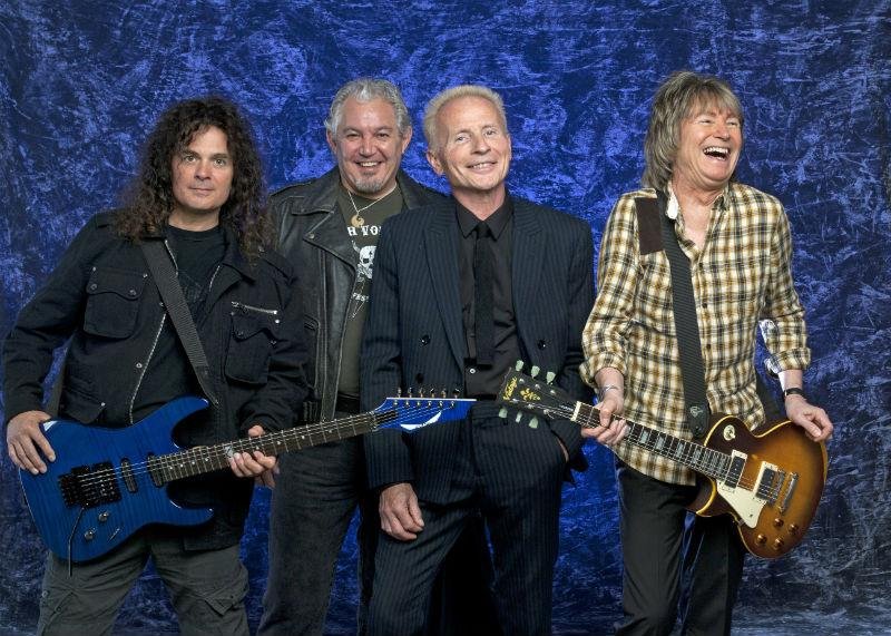 Forma&ccedil;&atilde;o cl&aacute;ssica com Phil, Paul e Andy, acrescida do virtuoso Vinnie Moore, &agrave; esquerda