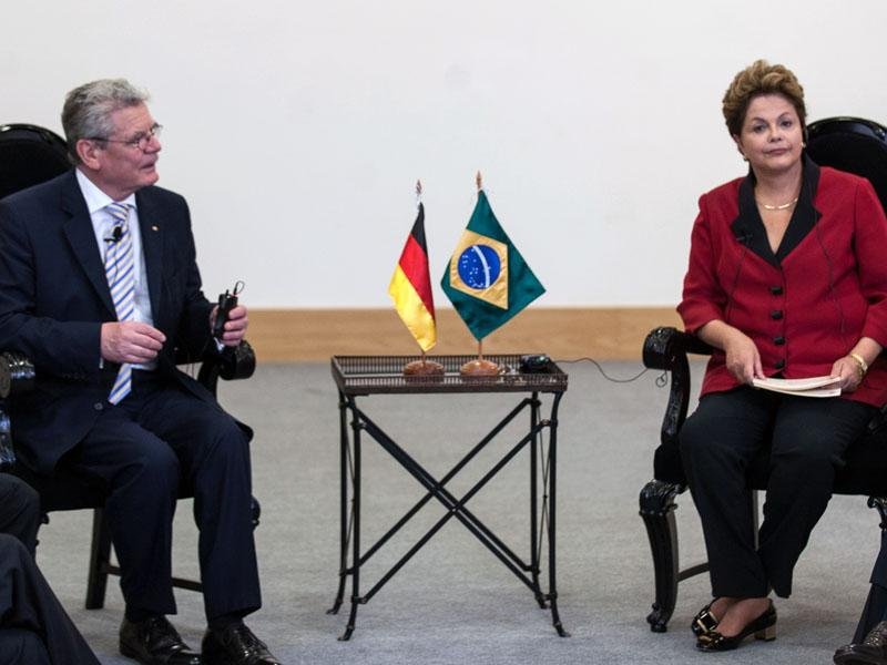 Dilma (D) e Gauck (E) se encontraram durante encontro empresarial