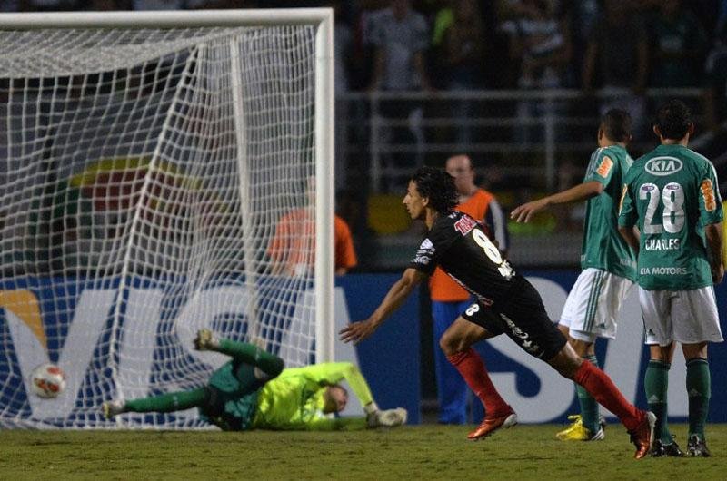 Arce marcou gola&ccedil;o que definiu o 2 a 1 em pleno Pacaembu