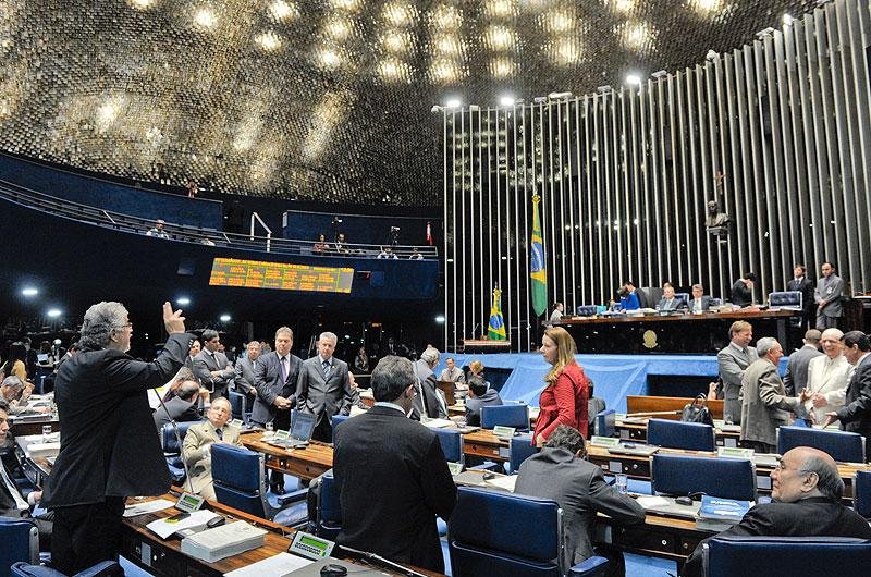 Senado aprova urg&ecirc;ncia e relev&acirc;ncia da MP dos Portos e inicia vota&ccedil;&atilde;o do m&eacute;rito