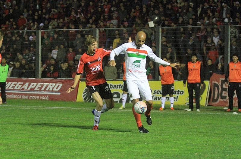 Brasil-Pel vence S&atilde;o Paulo-RG e fica a um empate do Gauch&atilde;o 2014
