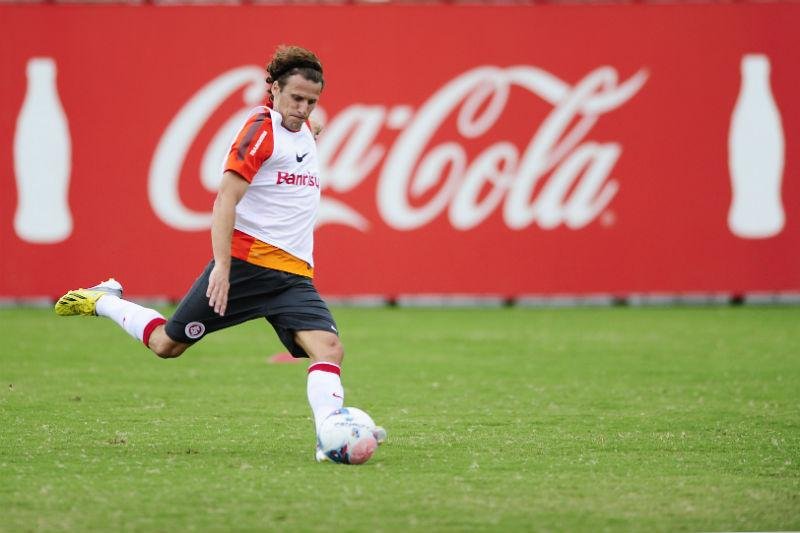 Inter poder&aacute; contar com Forl&aacute;n no Brasileir&atilde;o apesar de convoca&ccedil;&atilde;o