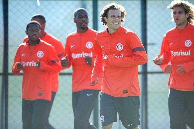 Titulares apenas correram no gramado do CT do Parque Gigante 