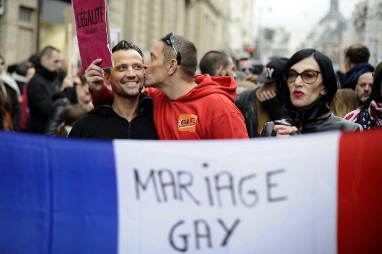 Lei que legaliza o casamento entre pessoas do mesmo sexo foi assinada neste s&aacute;bado pelo Presidente franc&ecirc;s