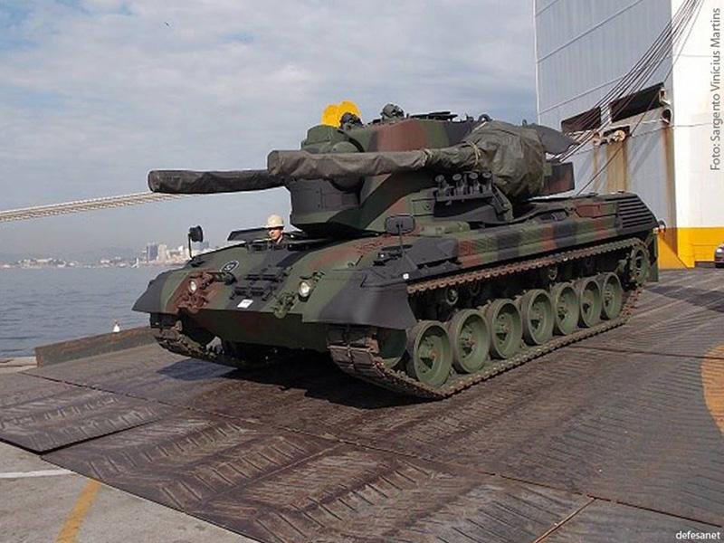 Oito Gepard desembarcaram no Porto do Rio